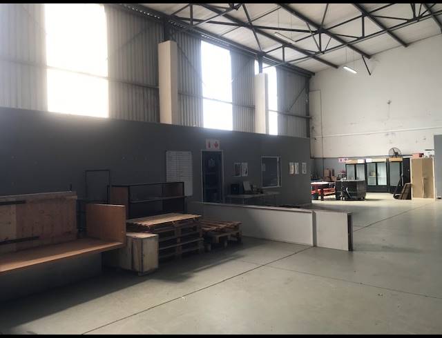 1,008M² WAREHOUSE TO LET IN RIVERHORSE VALLEY